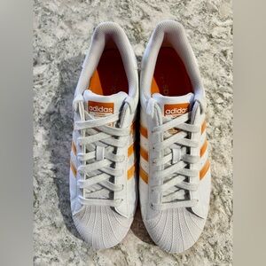 Adidas Superstar Shell Toe Sneakers White Orange Men’s Sz 9.5 Classic Streetwear